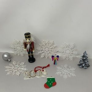 11 piece Christmas decorations ornaments mixed lot used decor